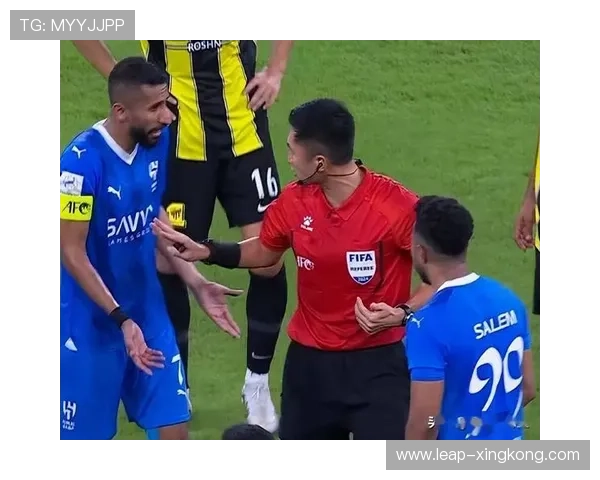 球星赛场爆发激烈冲突引发全场震惊足球打架事件再度成为焦点 球星赛场爆发激烈冲突引发全场震惊足球打架事件再度成为焦点