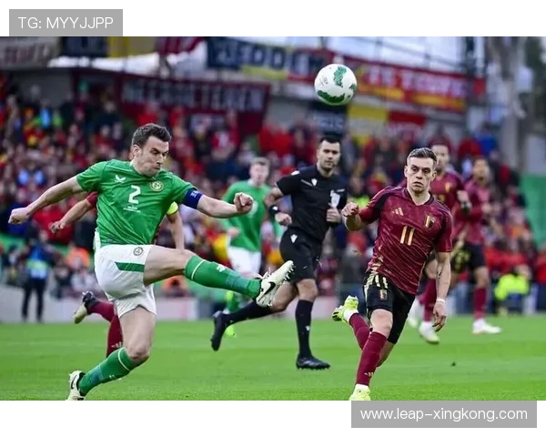 足坛巅峰对决 足球巨星激战史上最强对抗瞬间回顾