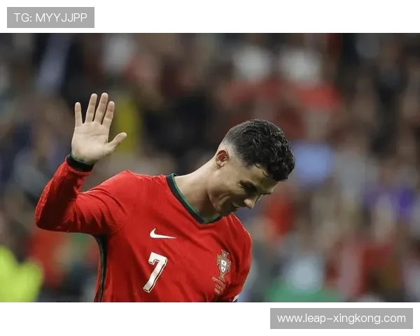 足球场上的十大传奇巨星风采 展现足坛无与伦比的辉煌瞬间