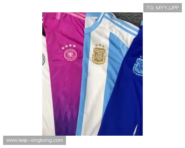 足球球星签名球衣价格揭秘不同品牌与球员的价值差异 足球球星签名球衣价格揭秘不同品牌与球员的价值差异