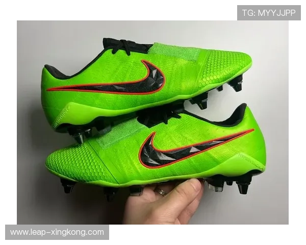 足球鞋毒液背后故事揭秘 这位球星如何将其打造成传奇 足球鞋毒液背后故事揭秘 这位球星如何将其打造成传奇