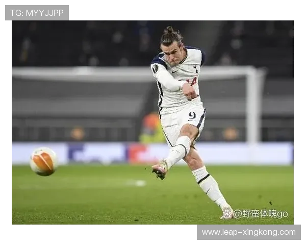 顶级足球球星模型收藏大赏 玩转全球经典球员的魅力与传奇